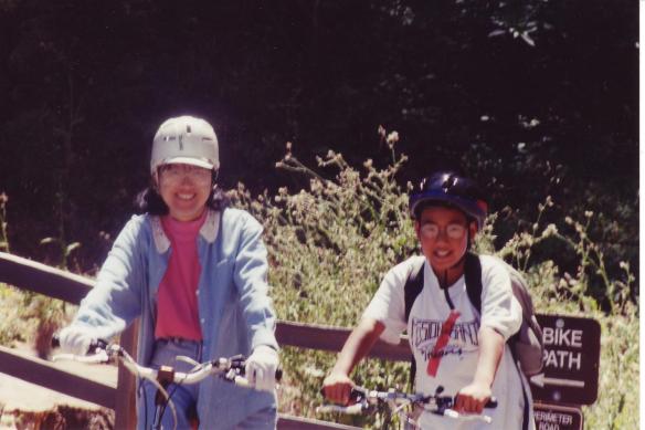 記得你和媽媽兩人騎車環繞天使島嗎？ Remember you and Mama biked around the Angel Island?
